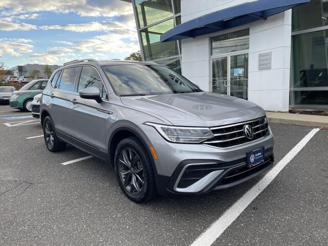 2022 Volkswagen Tiguan SE 4Motion — photo 1 of 58