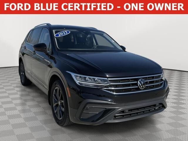 2022 Volkswagen Tiguan SE 4Motion — photo 1 of 13