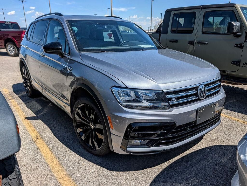 2021 Volkswagen Tiguan SE 4Motion — photo 1 of 6