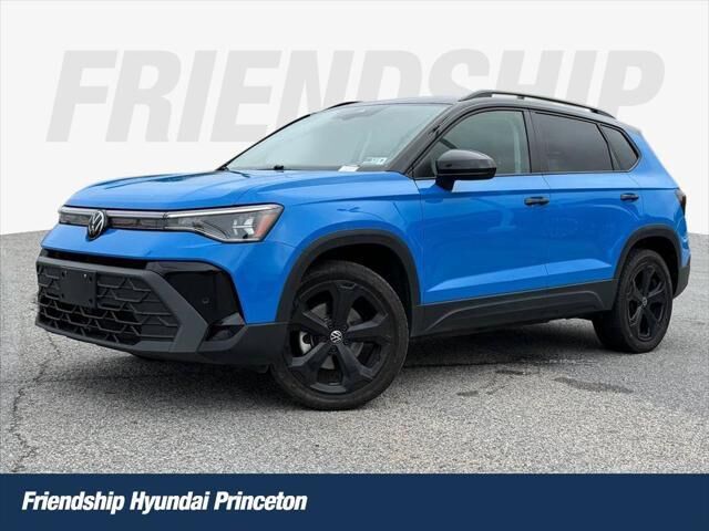 2025 Volkswagen Taos SE Black 4Motion