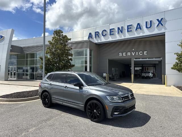 2020 Volkswagen Tiguan SE — photo 1 of 13