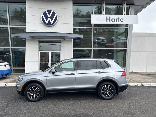 2021 Volkswagen Tiguan SE — photo 1 of 13