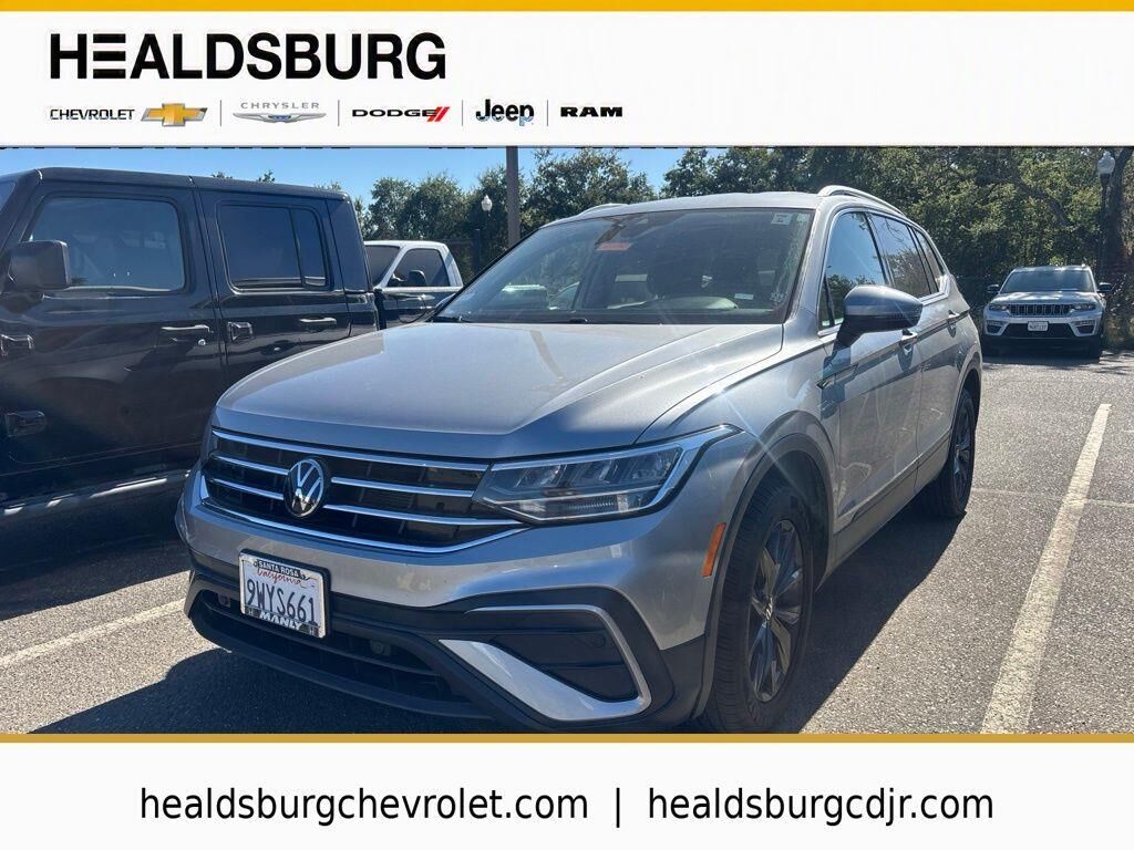 2024 Volkswagen Tiguan SE — photo 1 of 13