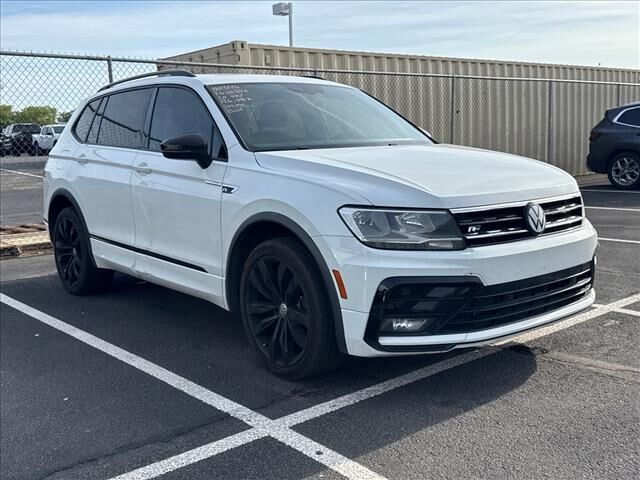 2020 Volkswagen Tiguan SE — photo 1 of 2