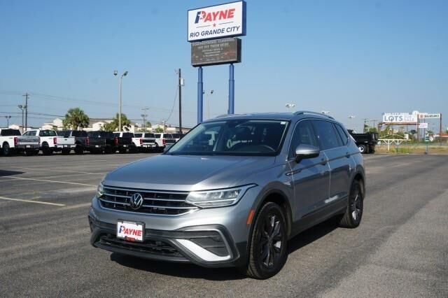 2023 Volkswagen Tiguan SE — photo 1 of 26