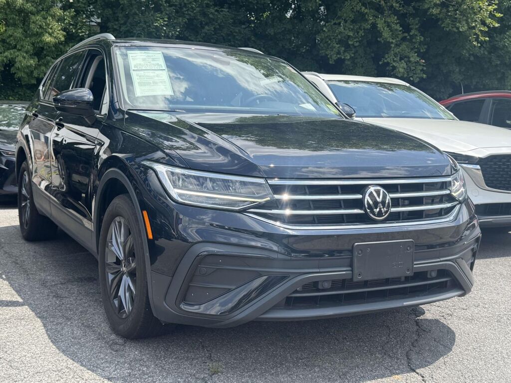 2023 Volkswagen Tiguan SE — photo 1 of 13