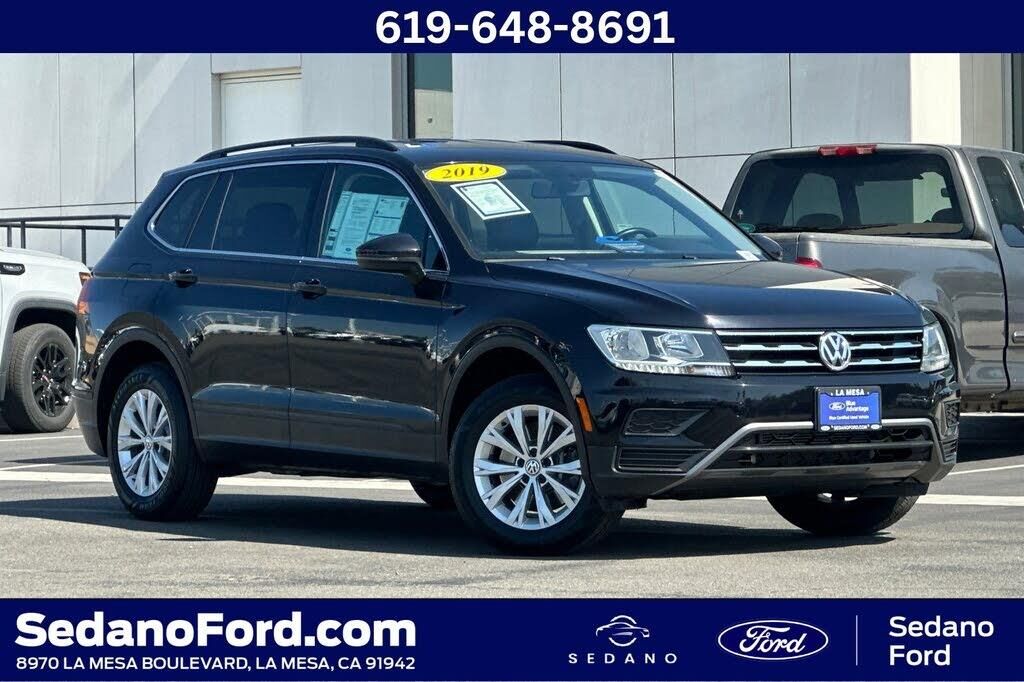 2019 Volkswagen Tiguan SE — photo 1 of 14