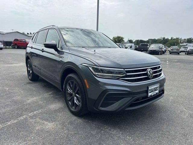 2022 Volkswagen Tiguan SE — photo 1 of 26