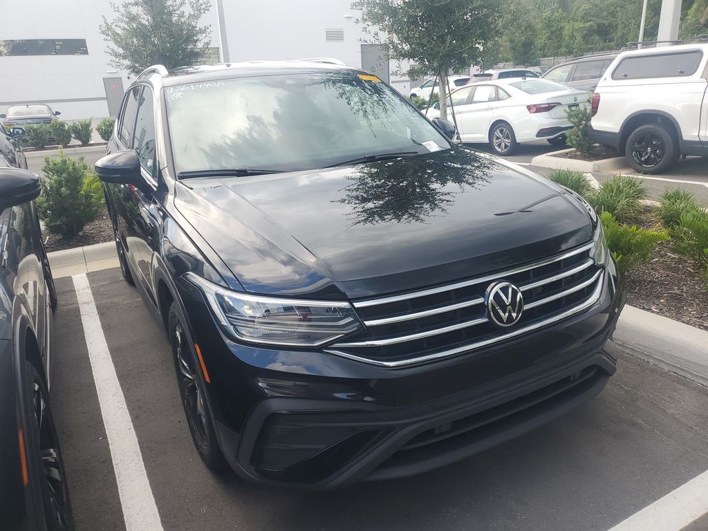 2024 Volkswagen Tiguan 2.0T SE — photo 1 of 13