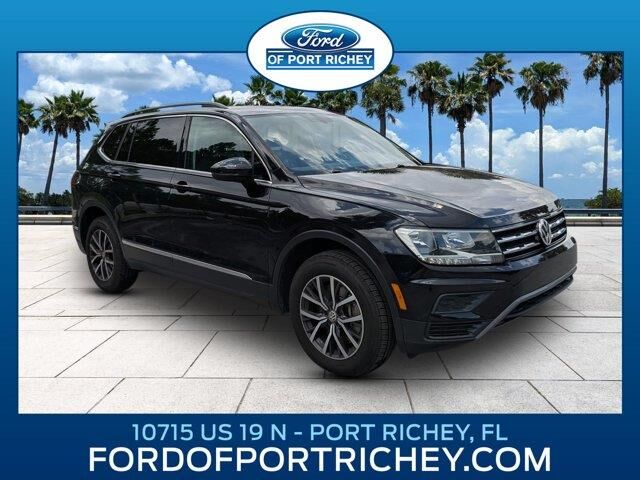 2020 Volkswagen Tiguan SE — photo 1 of 26