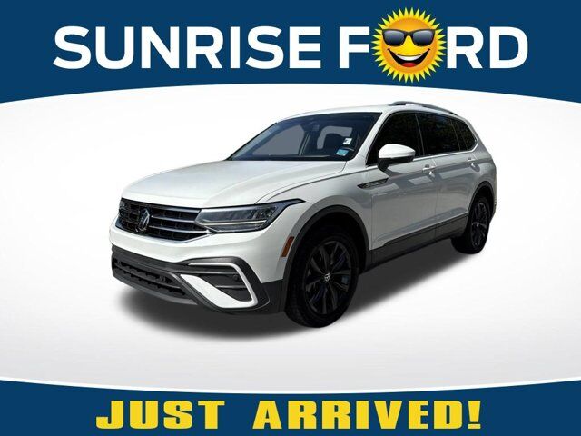 2022 Volkswagen Tiguan SE — photo 1 of 14