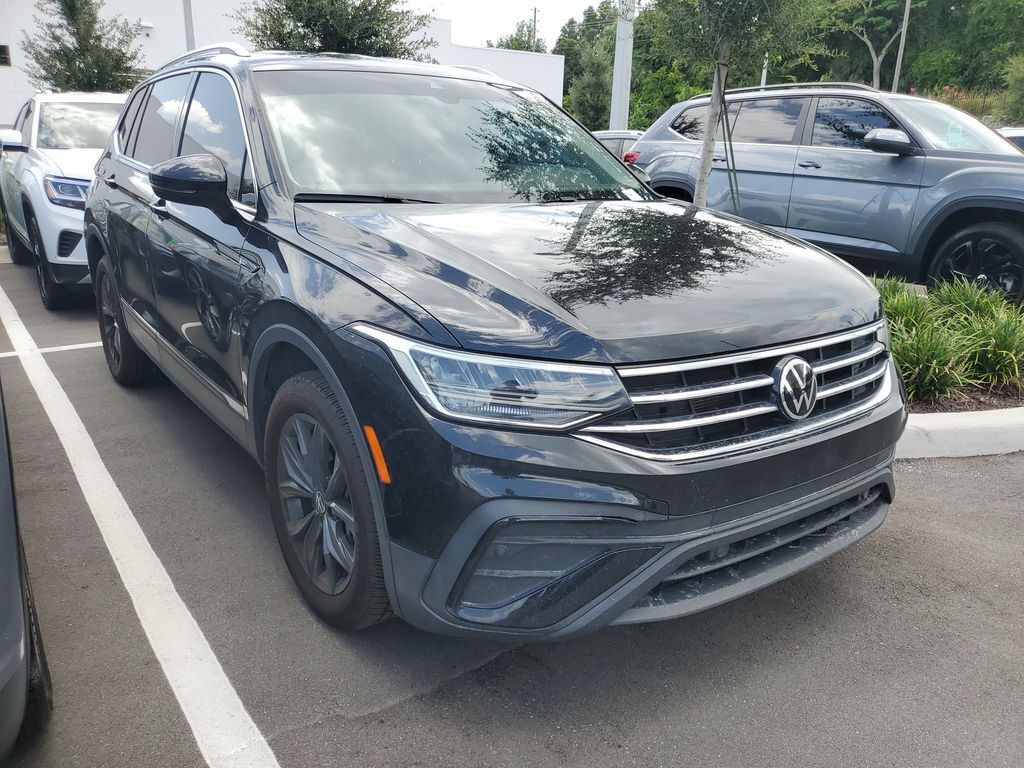 2024 Volkswagen Tiguan 2.0T SE — photo 1 of 13