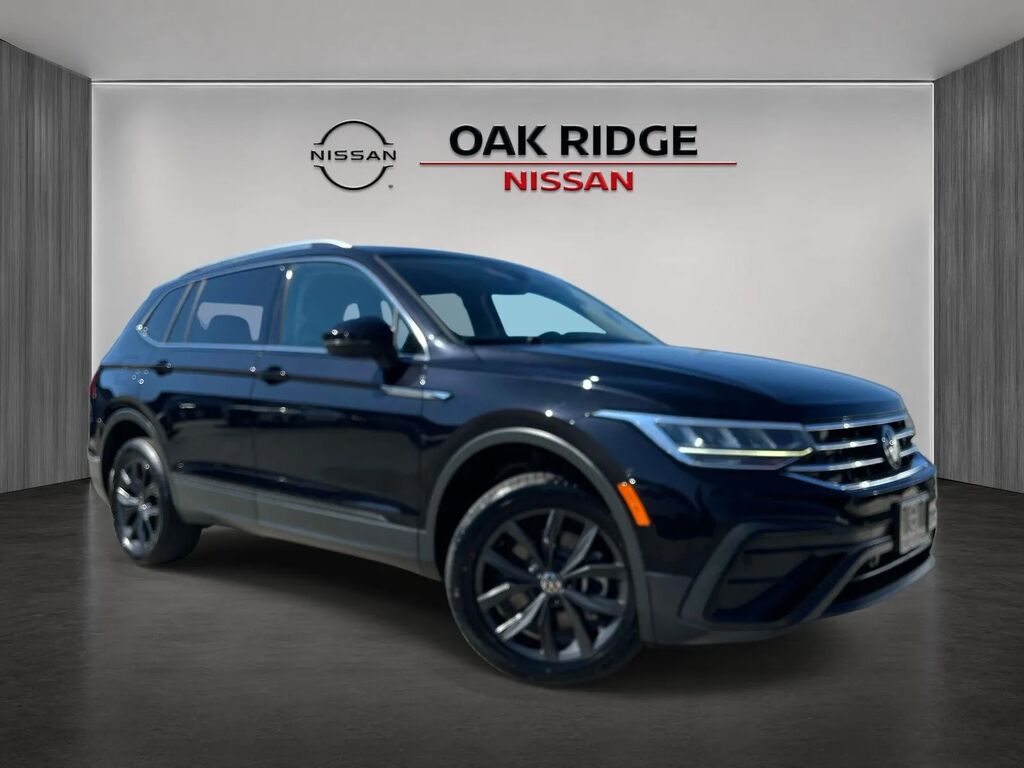 2024 Volkswagen Tiguan SE — photo 1 of 13