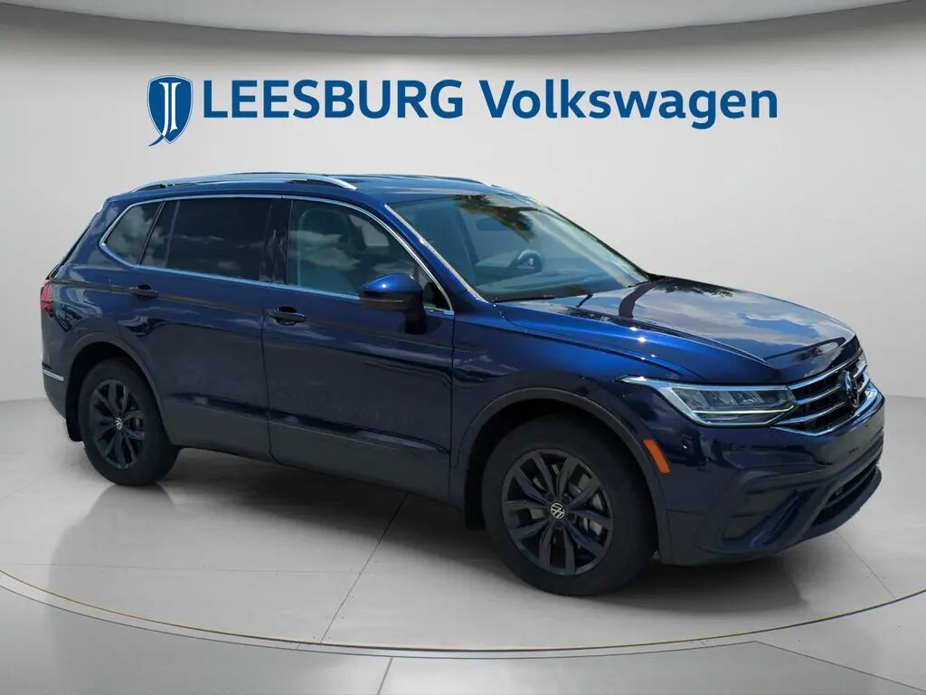 2024 Volkswagen Tiguan SE — photo 1 of 10