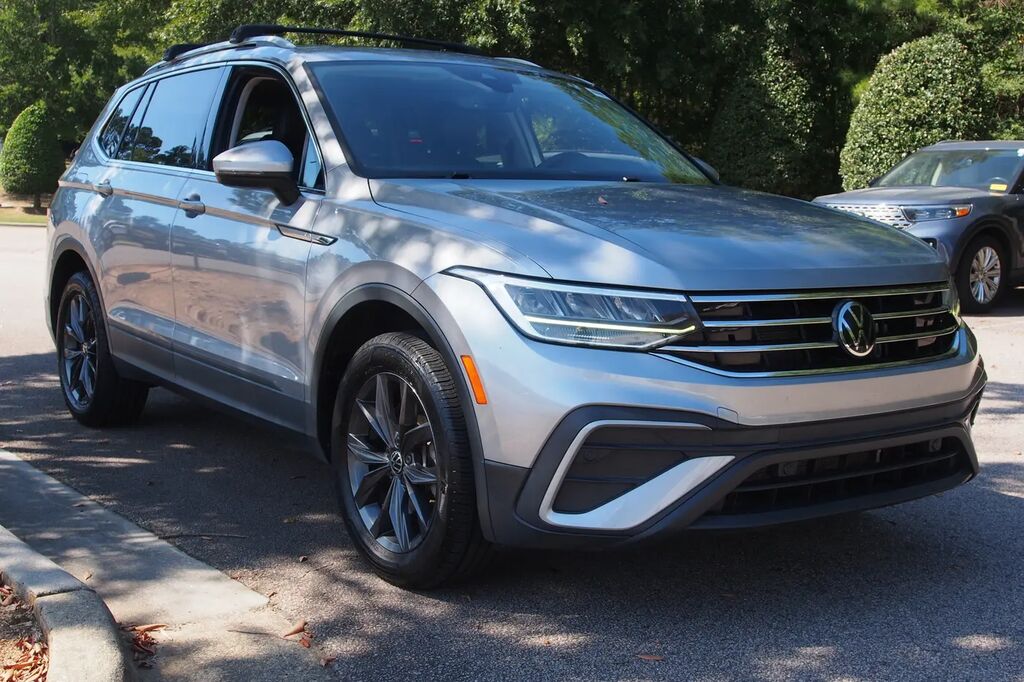 2022 Volkswagen Tiguan SE — photo 1 of 13