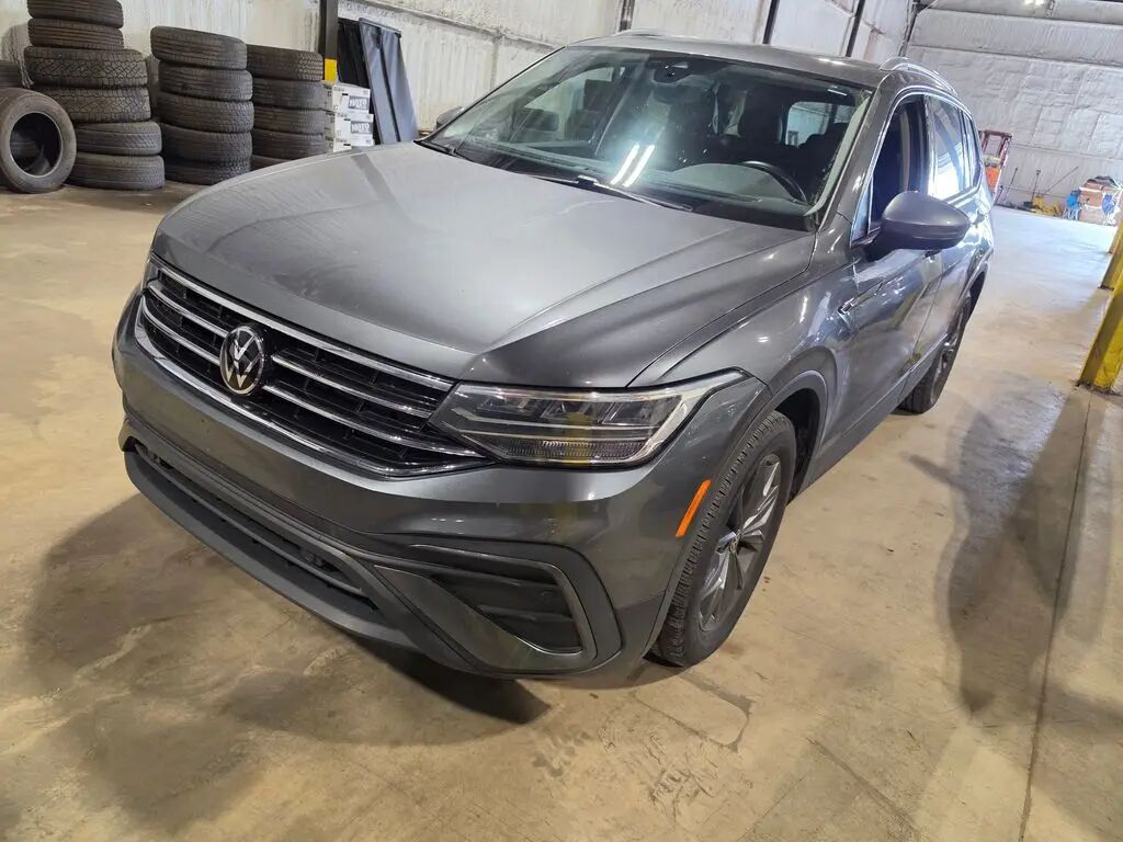 2022 Volkswagen Tiguan SE — photo 1 of 36