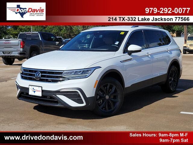 2024 Volkswagen Tiguan SE — photo 1 of 18