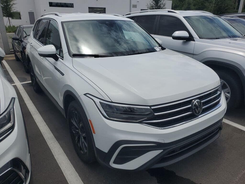 2024 Volkswagen Tiguan SE — photo 1 of 28