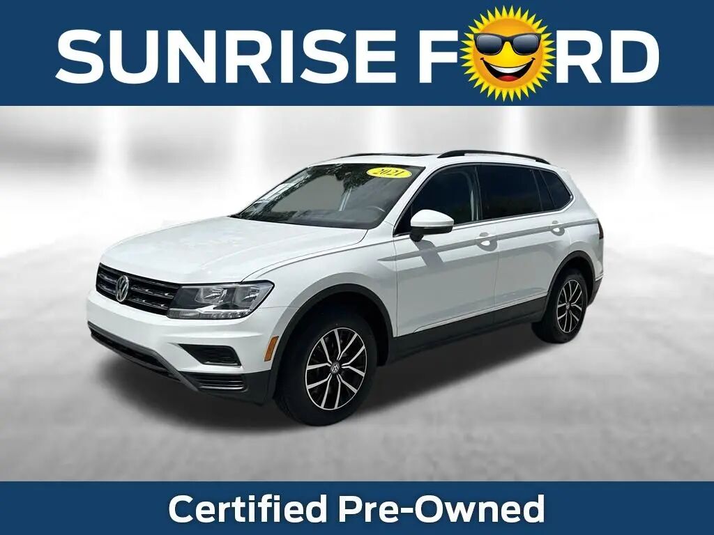 2021 Volkswagen Tiguan SE — photo 1 of 15