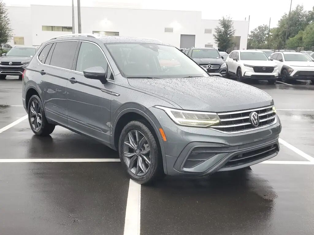 2022 Volkswagen Tiguan SE — photo 1 of 13