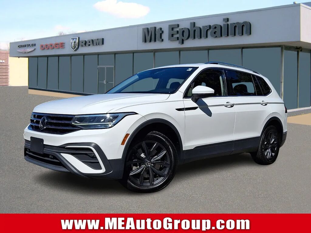 2024 Volkswagen Tiguan SE — photo 1 of 13