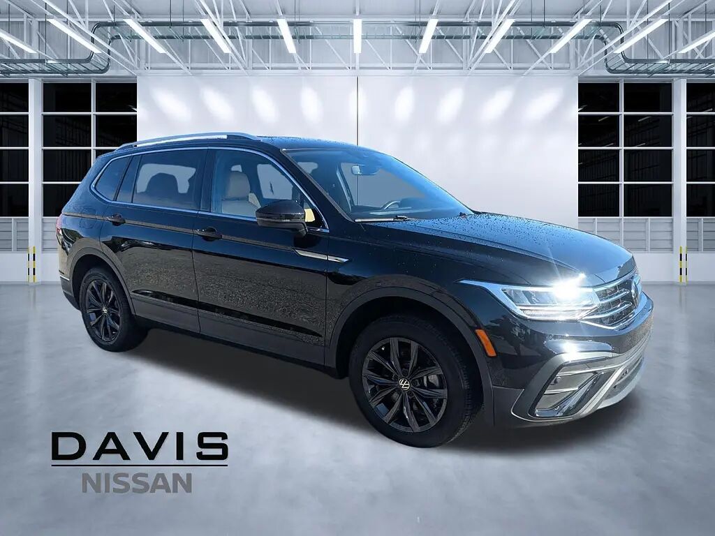 2024 Volkswagen Tiguan SE — photo 1 of 13