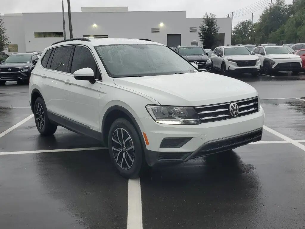 2021 Volkswagen Tiguan SE — photo 1 of 13