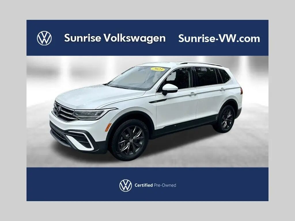2023 Volkswagen Tiguan SE — photo 1 of 14