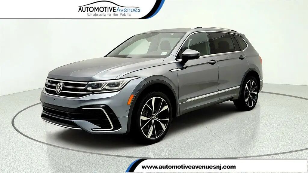 2023 Volkswagen Tiguan SEL R-Line 4Motion — photo 1 of 13