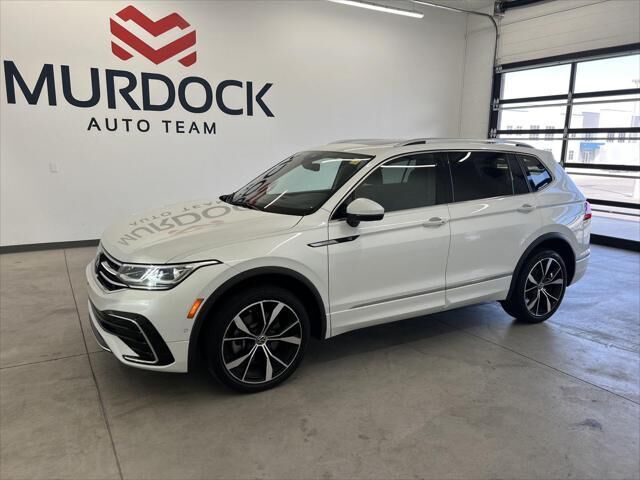 2023 Volkswagen Tiguan SEL R-Line 4Motion — photo 1 of 13