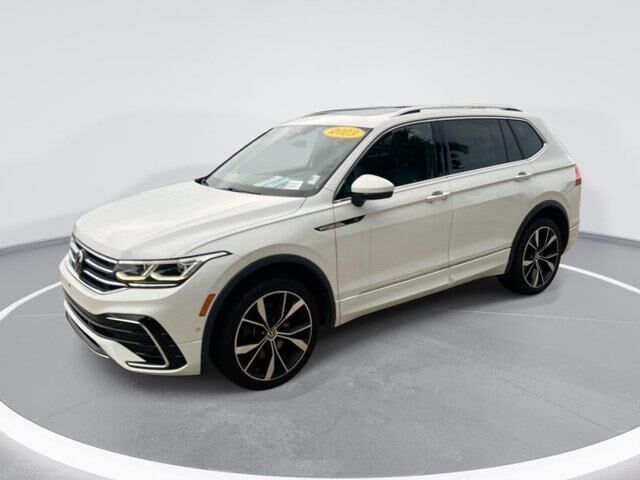 2023 Volkswagen Tiguan SEL R-Line 4Motion — photo 1 of 16