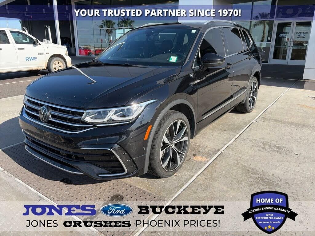 2024 Volkswagen Tiguan SEL R-Line 4Motion — photo 1 of 1