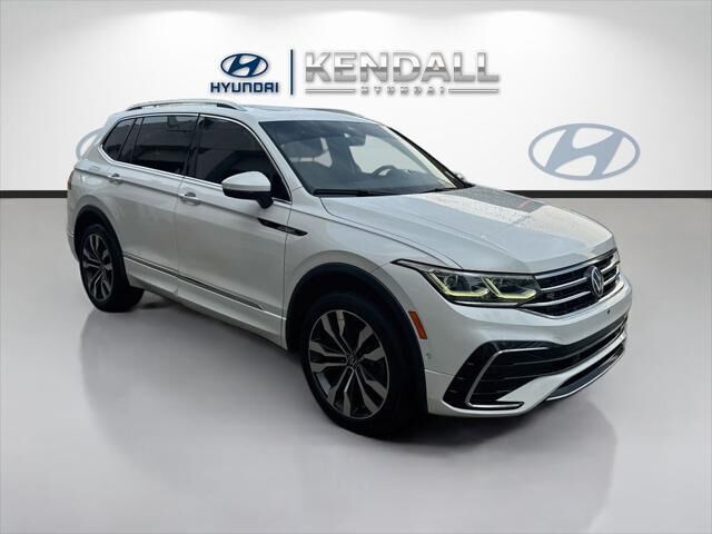 2022 Volkswagen Tiguan SEL R-Line 4Motion — photo 1 of 13