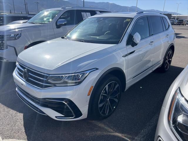 2023 Volkswagen Tiguan SEL R-Line 4Motion — photo 1 of 4