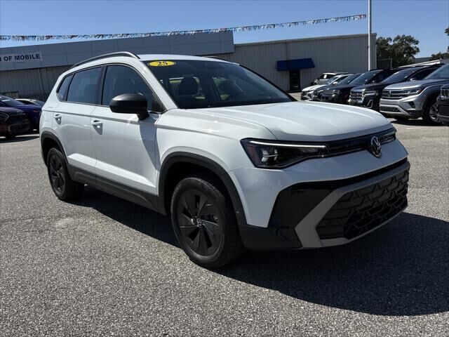 2025 Volkswagen Taos S — photo 1 of 6