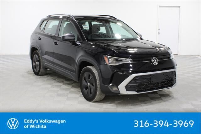2025 Volkswagen Taos S — photo 1 of 13