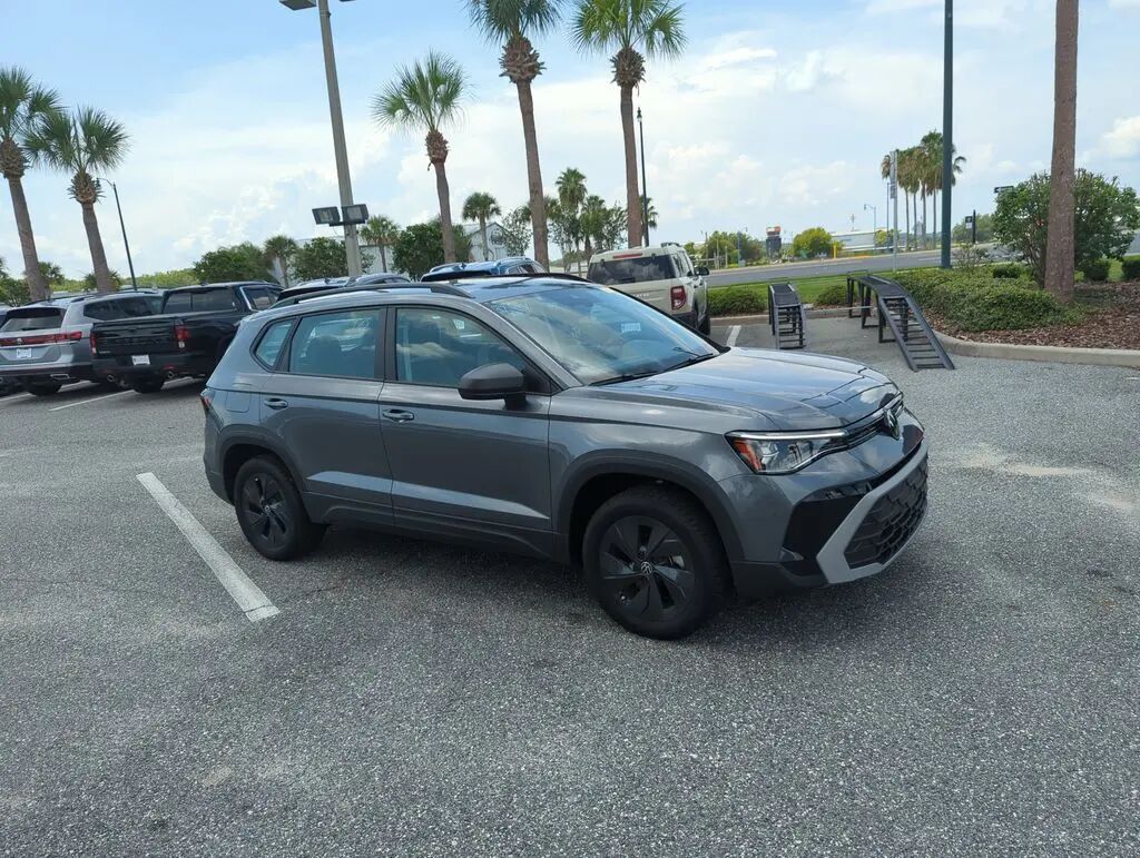 2025 Volkswagen Taos S — photo 1 of 10