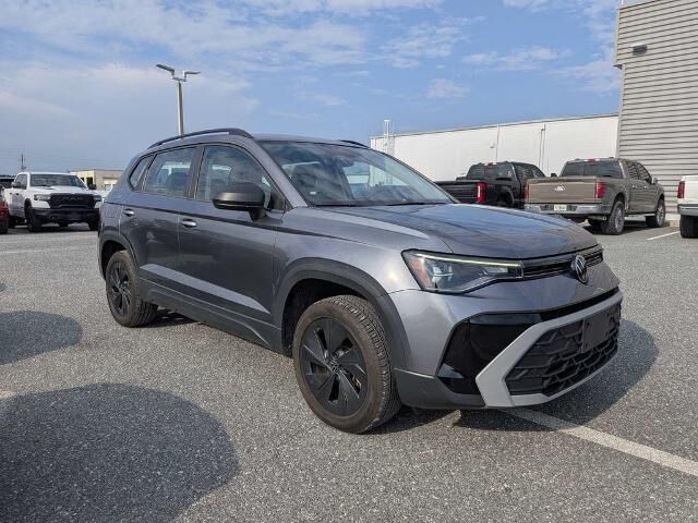 2025 Volkswagen Taos S — photo 1 of 39