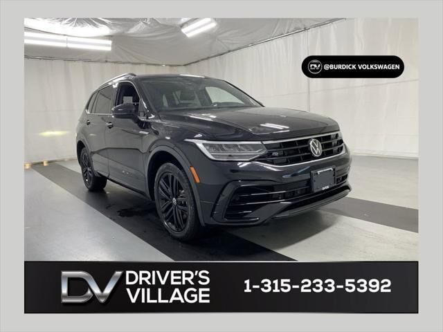 2022 Volkswagen Tiguan SE R-Line Black 4Motion — photo 1 of 13