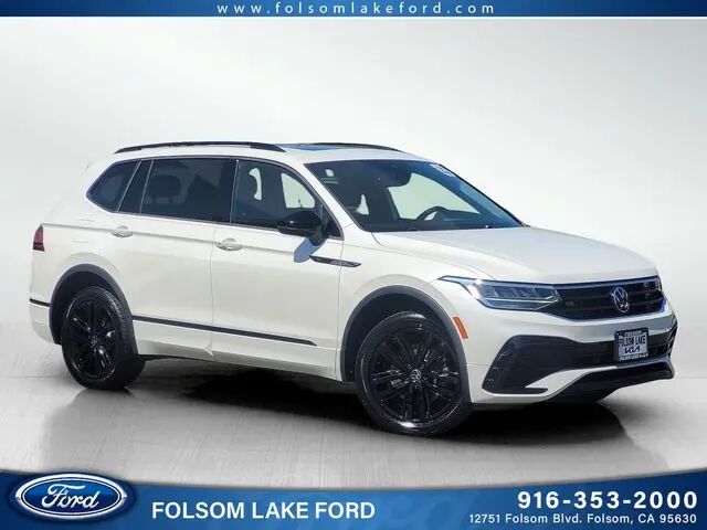 2022 Volkswagen Tiguan SE R-Line Black 4Motion — photo 1 of 25