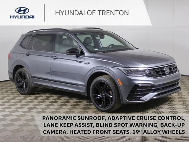 2023 Volkswagen Tiguan SE R-Line Black 4Motion — photo 1 of 13