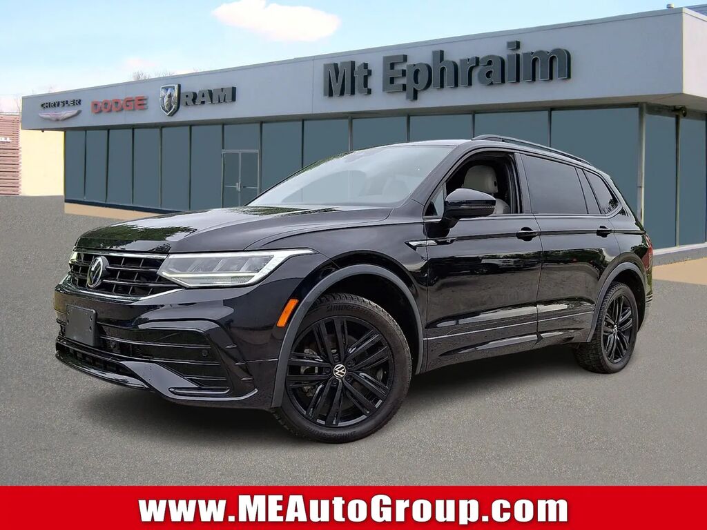 2022 Volkswagen Tiguan SE R-Line Black 4Motion — photo 1 of 13