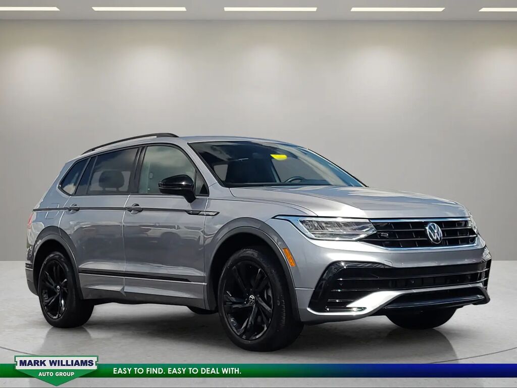 2023 Volkswagen Tiguan SE R-Line Black 4Motion — photo 1 of 35