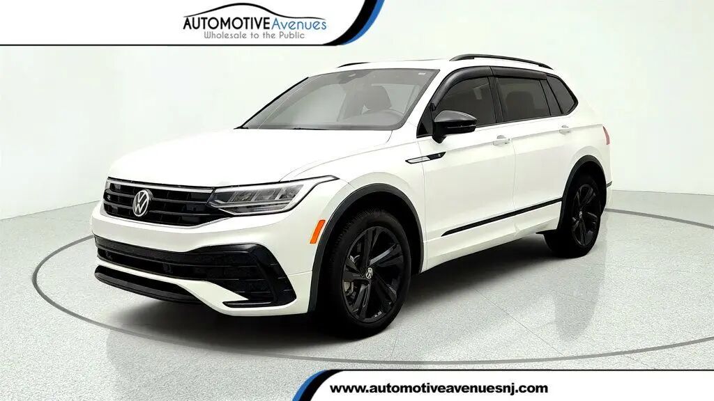 2024 Volkswagen Tiguan SE R-Line Black 4Motion — photo 1 of 26