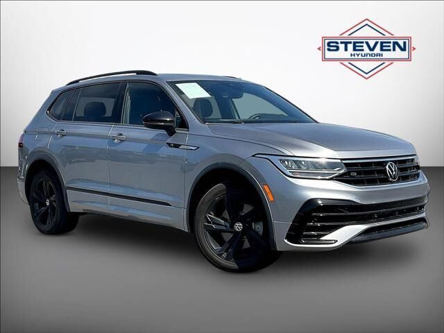 2023 Volkswagen Tiguan SE R-Line Black 4Motion — photo 1 of 13
