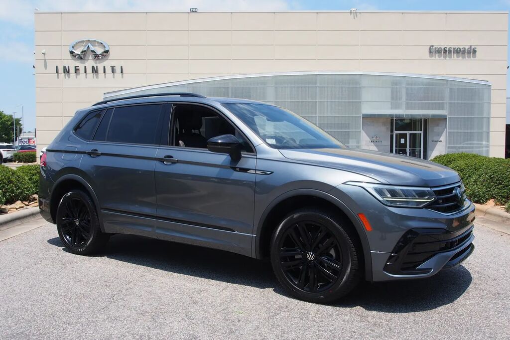 2022 Volkswagen Tiguan SE R-Line Black 4Motion — photo 1 of 13