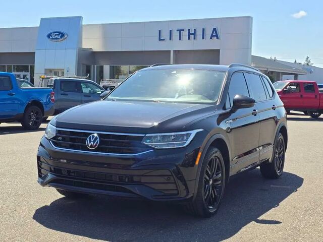 2022 Volkswagen Tiguan SE R-Line Black 4Motion — photo 1 of 13