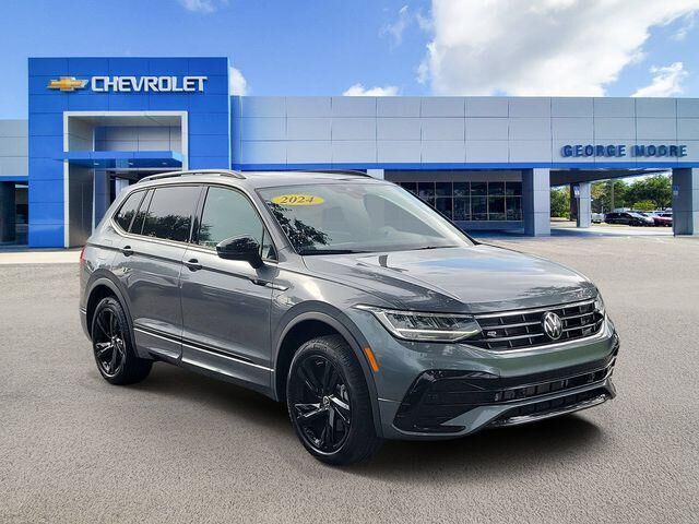 2024 Volkswagen Tiguan SE R-Line Black 4Motion — photo 1 of 39