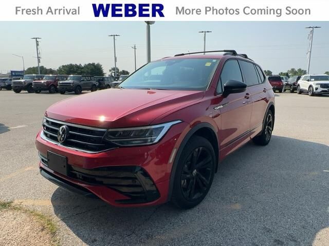 2024 Volkswagen Tiguan SE R-Line Black 4Motion — photo 1 of 10
