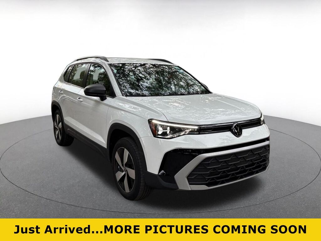 2025 Volkswagen Taos S — photo 1 of 11